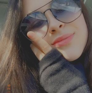 Meet your Posher, Ariane